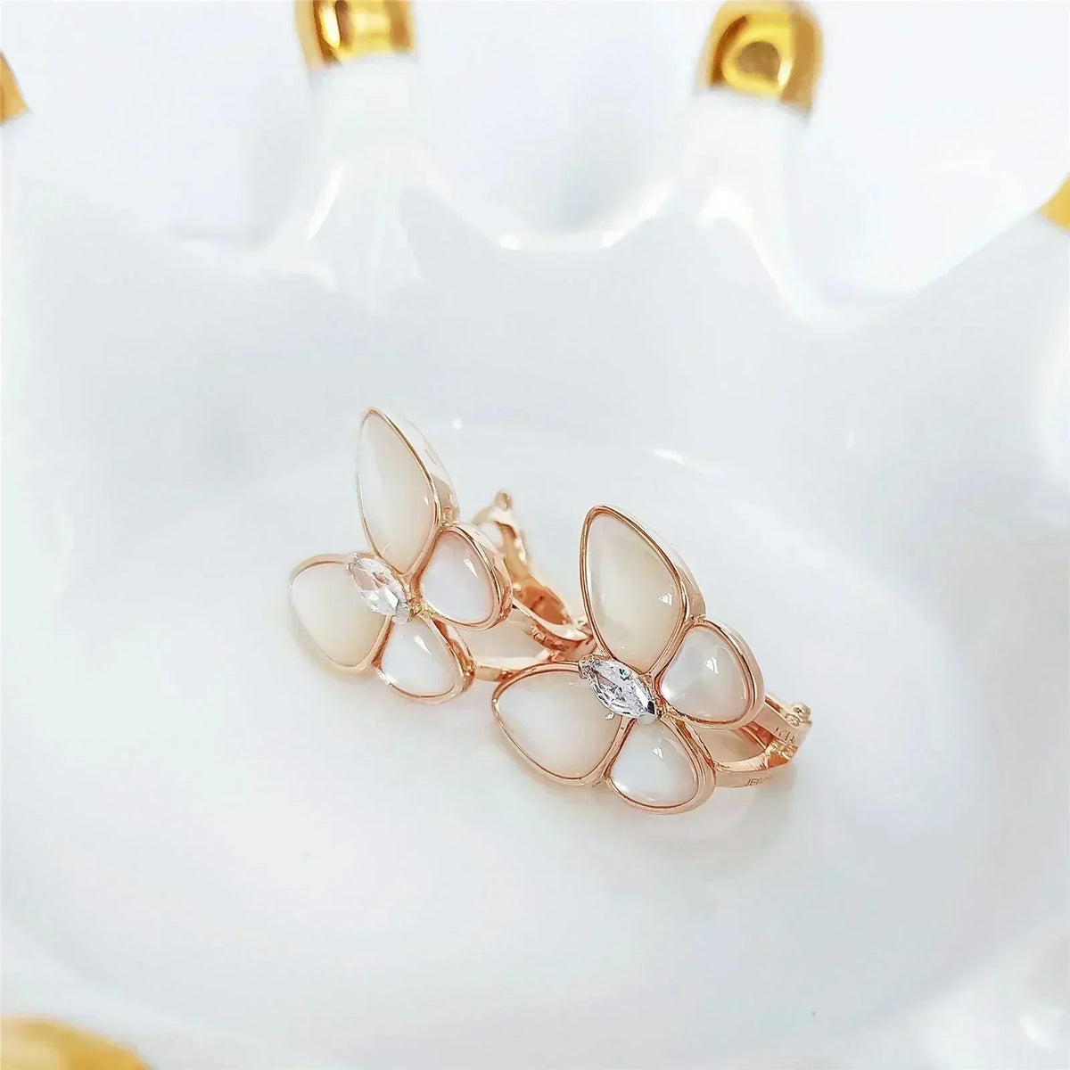 [Avelora Jewelry ]BUTTERFLY MOP DIAMOND EARRINGS