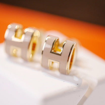 [Avelora]MINI POP H GOLD EARRINGS GREY