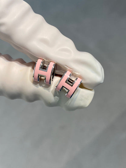 [Avelora]MINI POP H SILVER EARRINGS PINK
