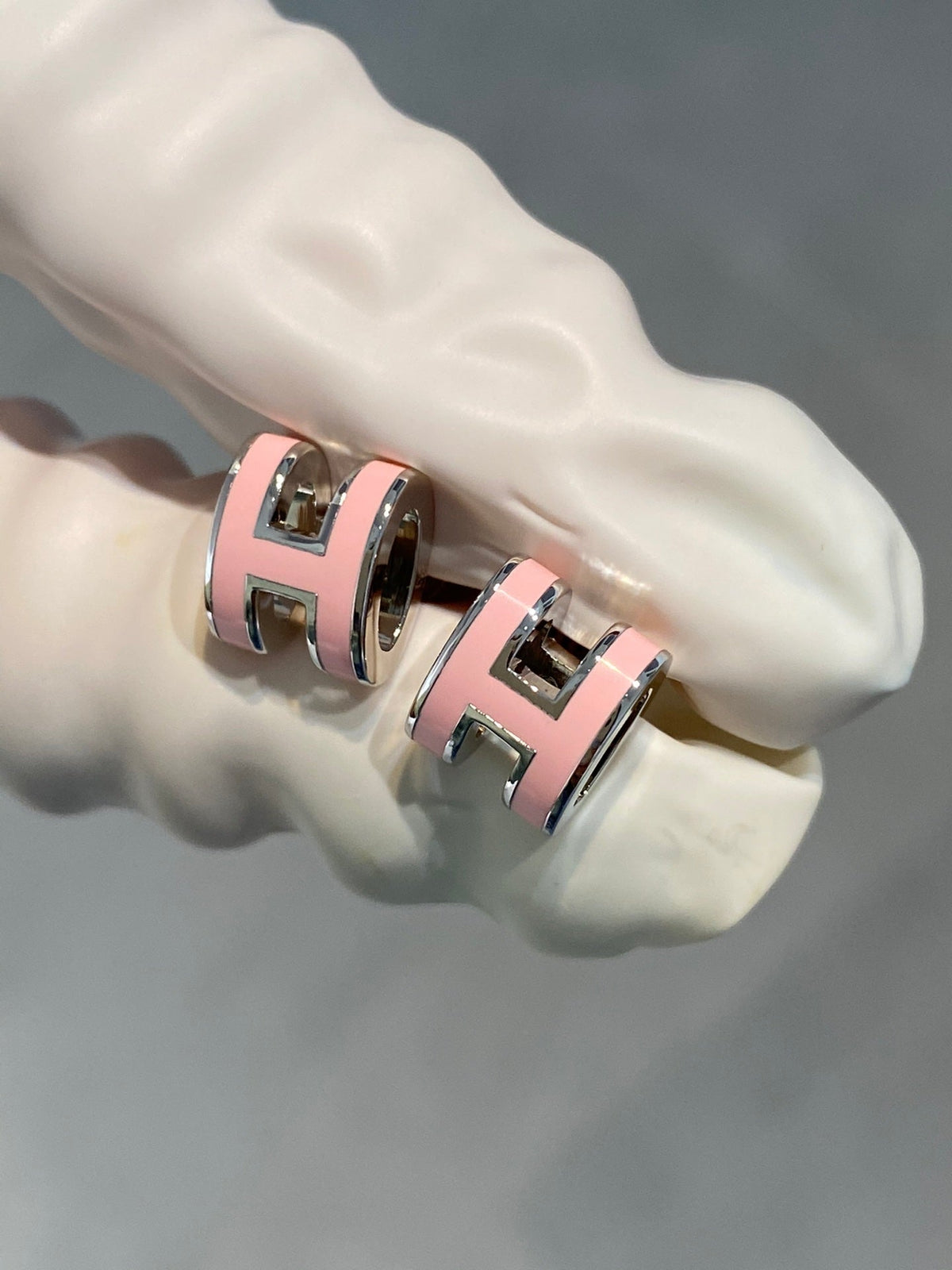 [Avelora Jewelry ]MINI POP H SILVER EARRINGS PINK