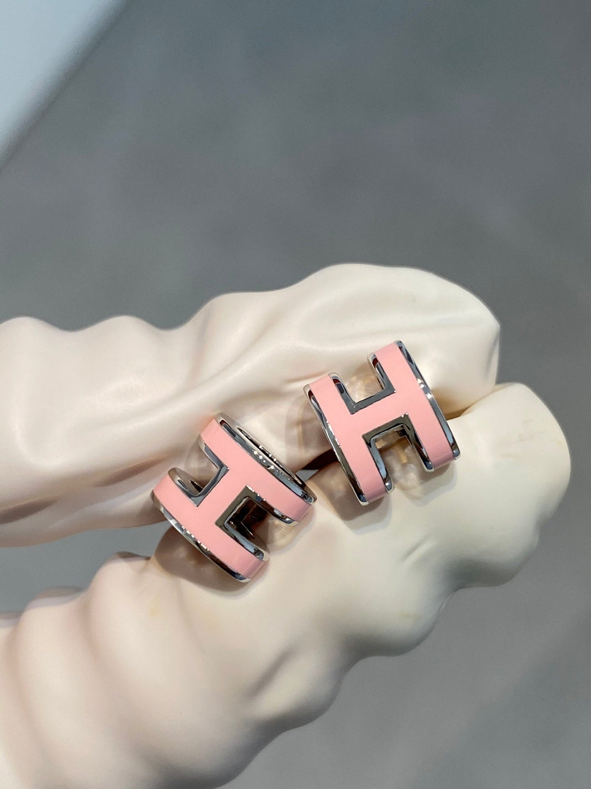 [Avelora Jewelry ]MINI POP H SILVER EARRINGS PINK