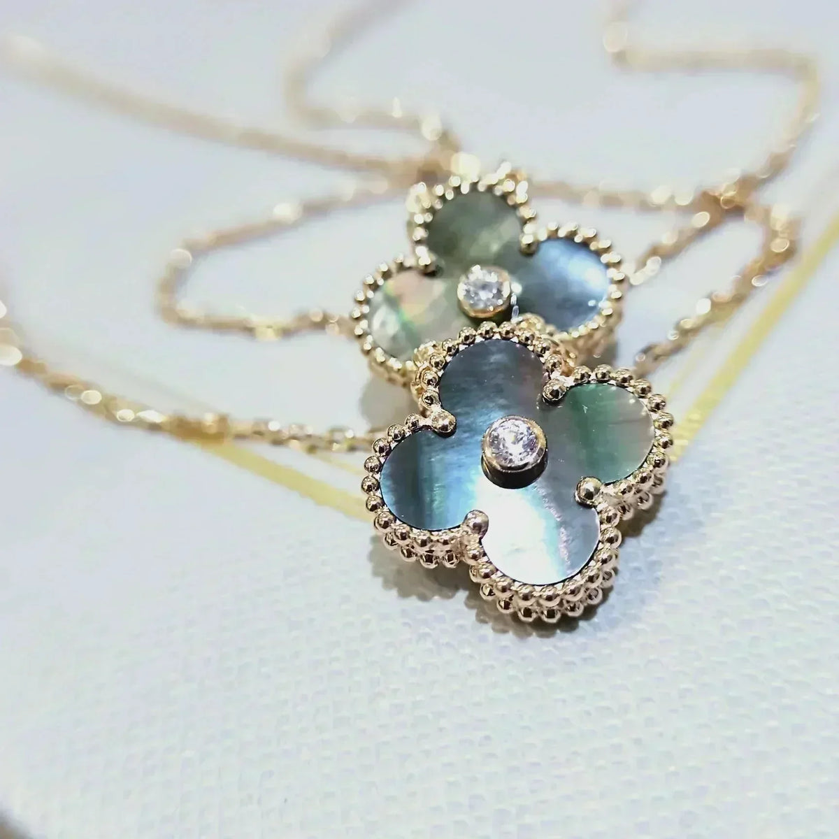[Avelora Jewelry ]CLOVER 15MM DIAMOND AND MOTHER-OF-GREY NECKLACE