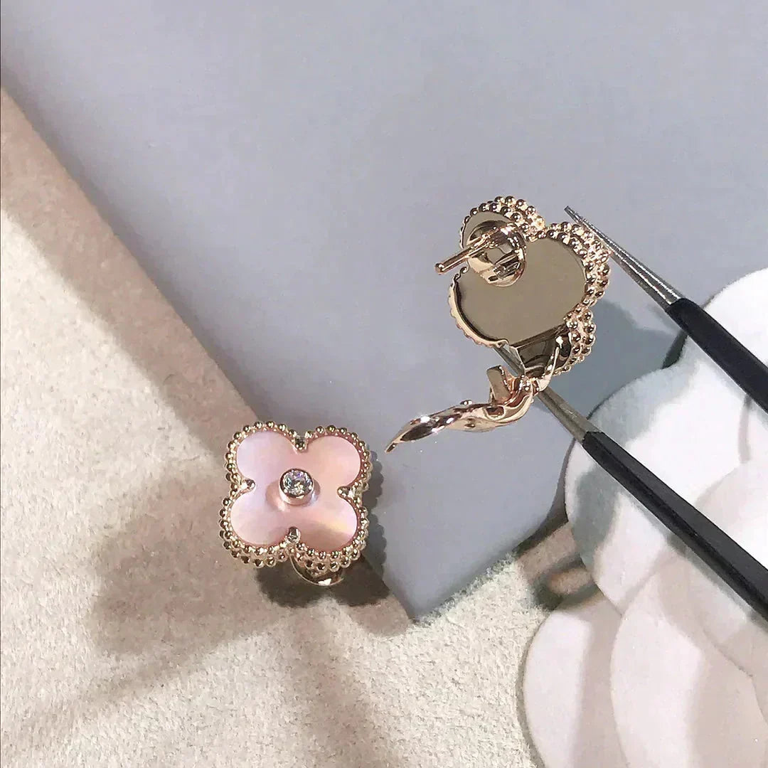 [Avelora Jewelry ]CLOVER MEDIUM 1 MOTIFS  PINK MOP DIAMOND EARRINGS