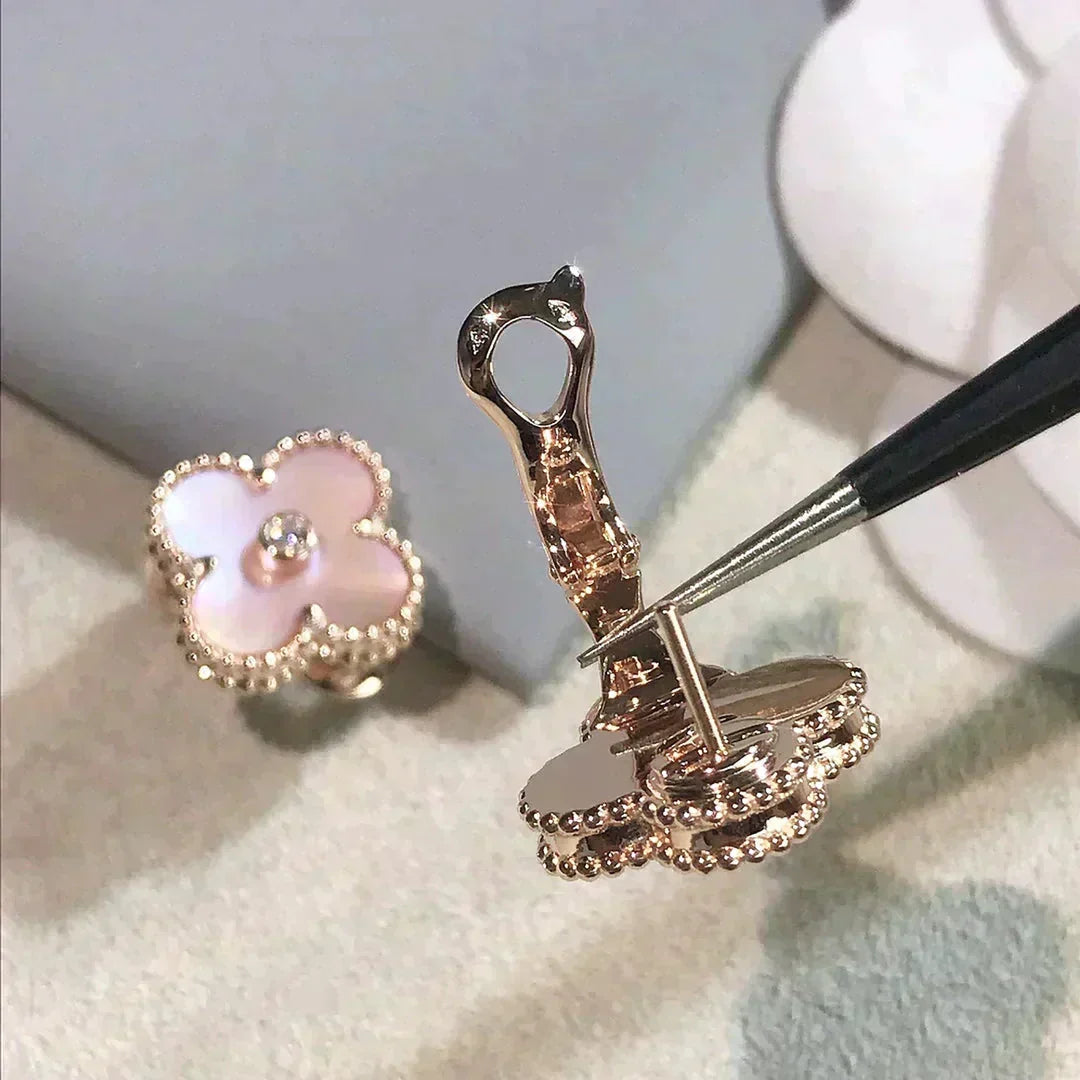 [Avelora Jewelry ]CLOVER MEDIUM 1 MOTIFS  PINK MOP DIAMOND EARRINGS