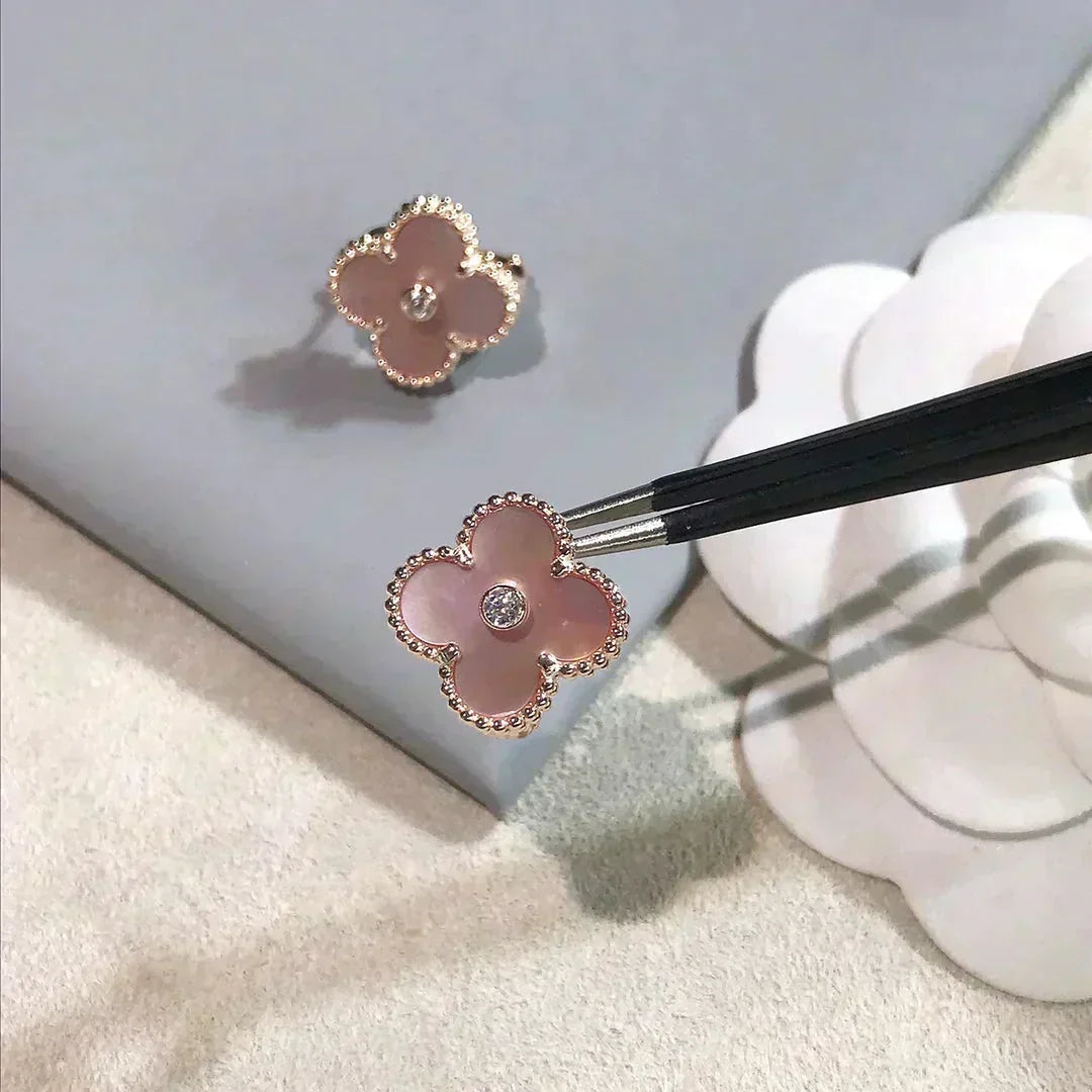 [Avelora Jewelry ]CLOVER MEDIUM 1 MOTIFS  PINK MOP DIAMOND EARRINGS