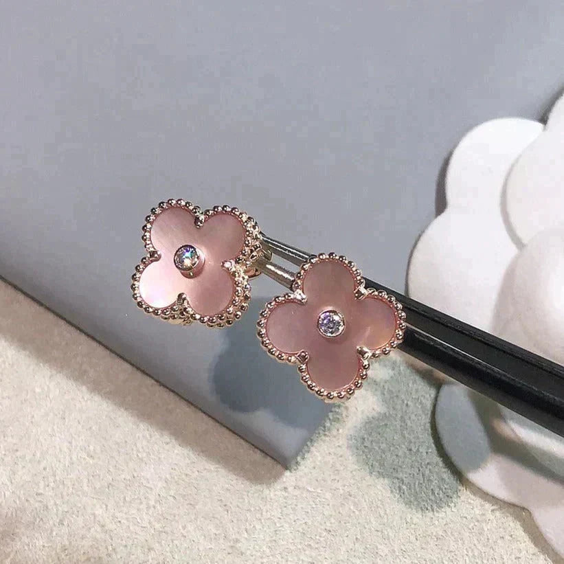 [Avelora Jewelry ]CLOVER MEDIUM 1 MOTIFS  PINK MOP DIAMOND EARRINGS