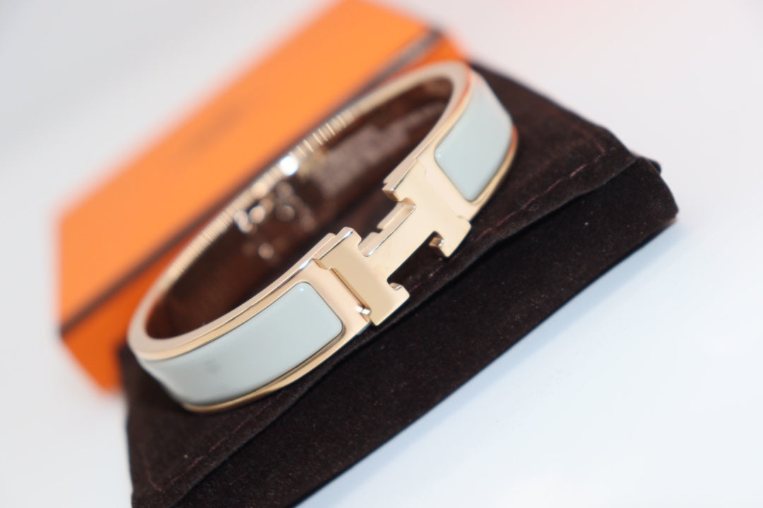 [Avelora Jewelry ]H LIGHT BLUE BRACELET