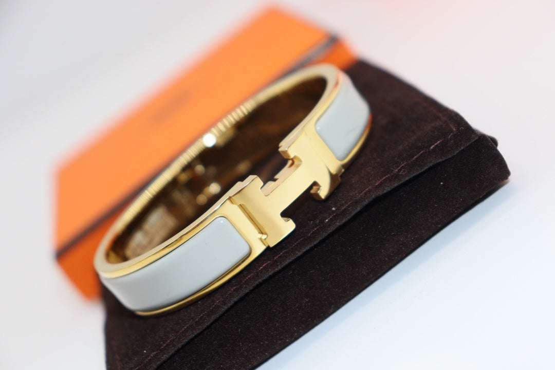 [Avelora]H LIGHT BLUE BRACELET