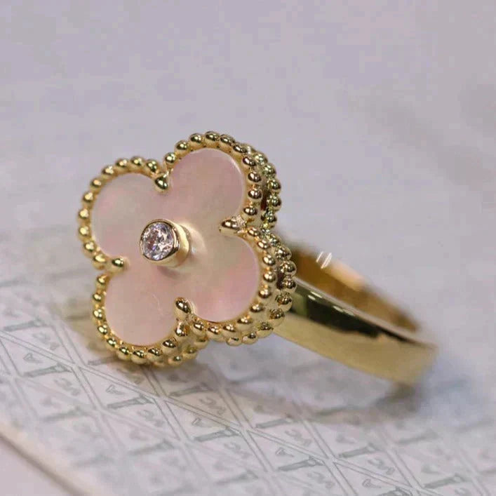 [Avelora Jewelry ]CLOVER PINK MOP RING GOLD DIAMOND