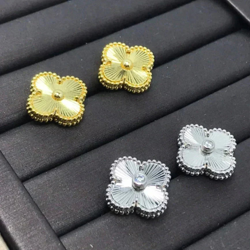 [Avelora Jewelry ]CLOVER MINI 9.5MM LASER EARRINGS