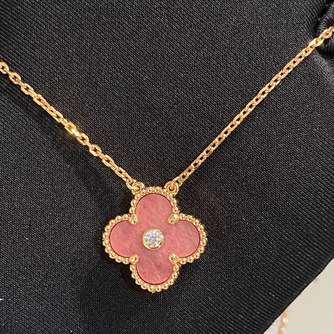 [Avelora Jewelry ]CLOVER 15MM DIAMOND RHODONITE NECKLACE