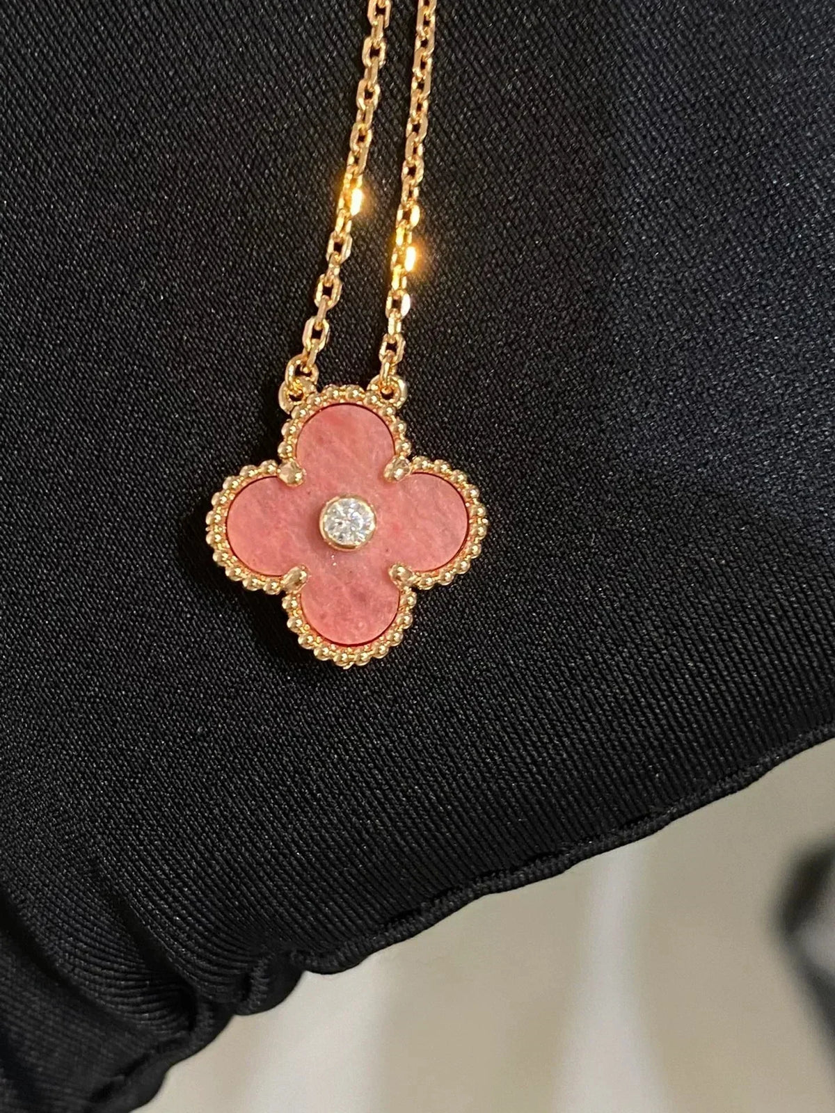 [Avelora Jewelry ]CLOVER 15MM DIAMOND RHODONITE NECKLACE