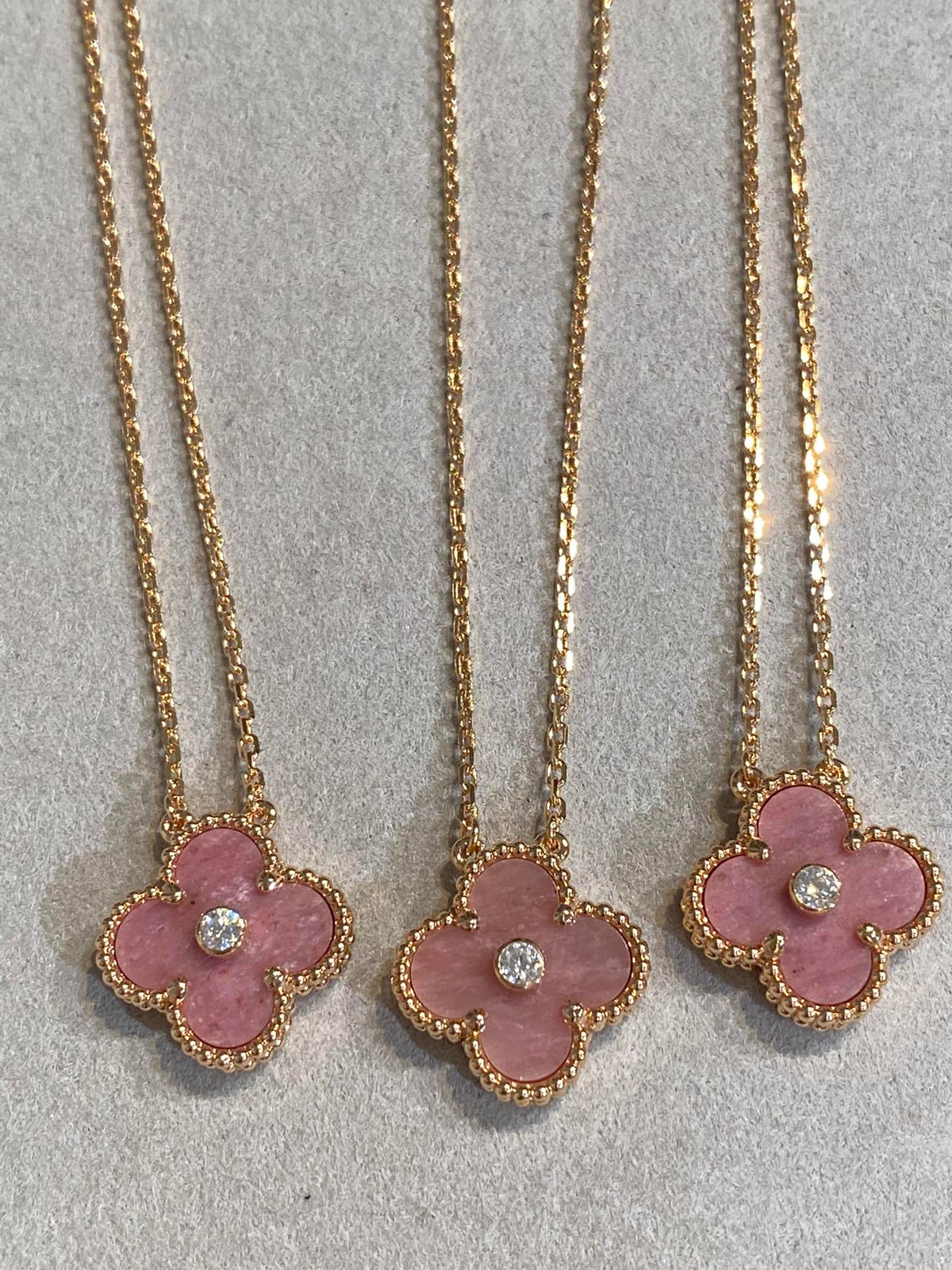 [Avelora Jewelry ]CLOVER 15MM DIAMOND RHODONITE NECKLACE