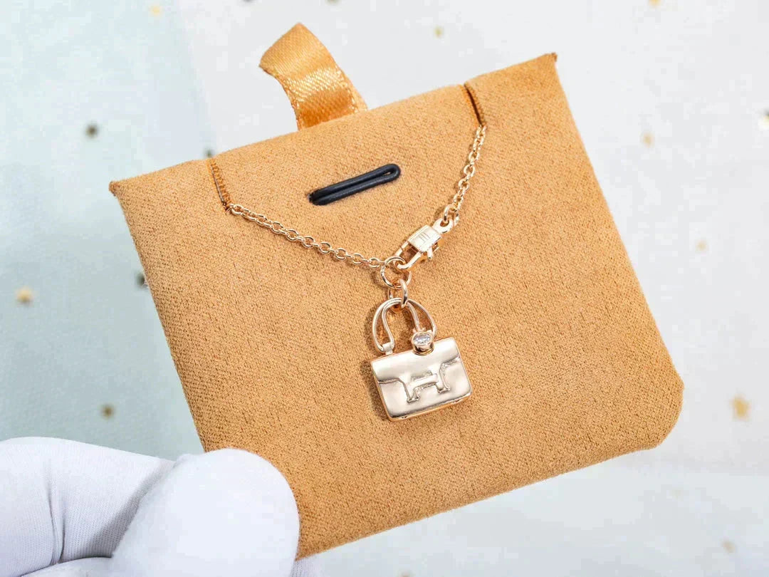 [Avelora Jewelry ]AMULETTE PEDANT ROSE GOLD NECKLACE