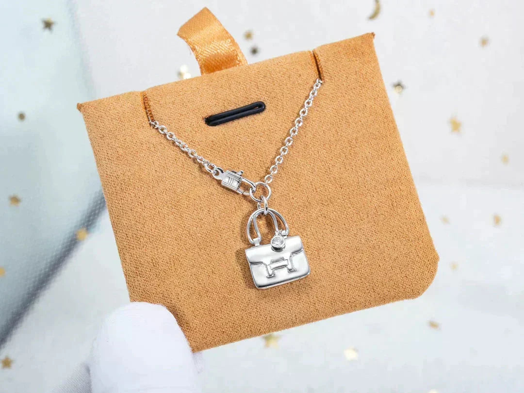 [Avelora Jewelry ]AMULETTE PEDANT SILVER NECKLACE