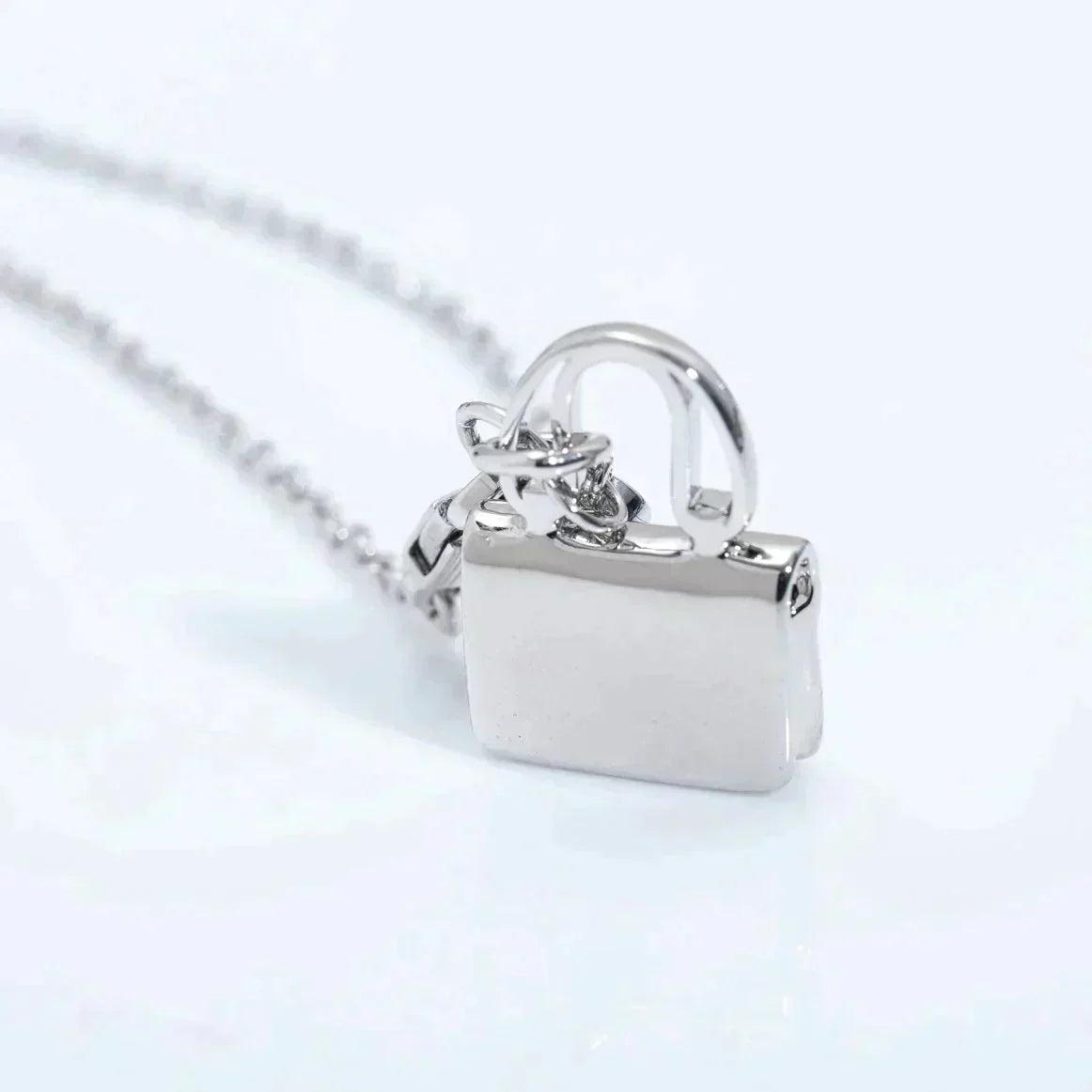 [Avelora Jewelry ]AMULETTE PEDANT SILVER NECKLACE