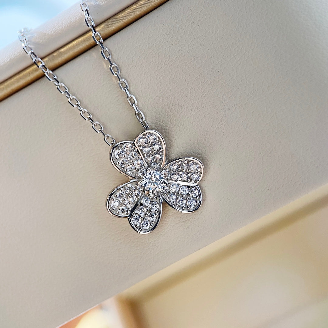 [Avelora Jewelry ]CLOVER DIAMOND NECKLACE SILVER