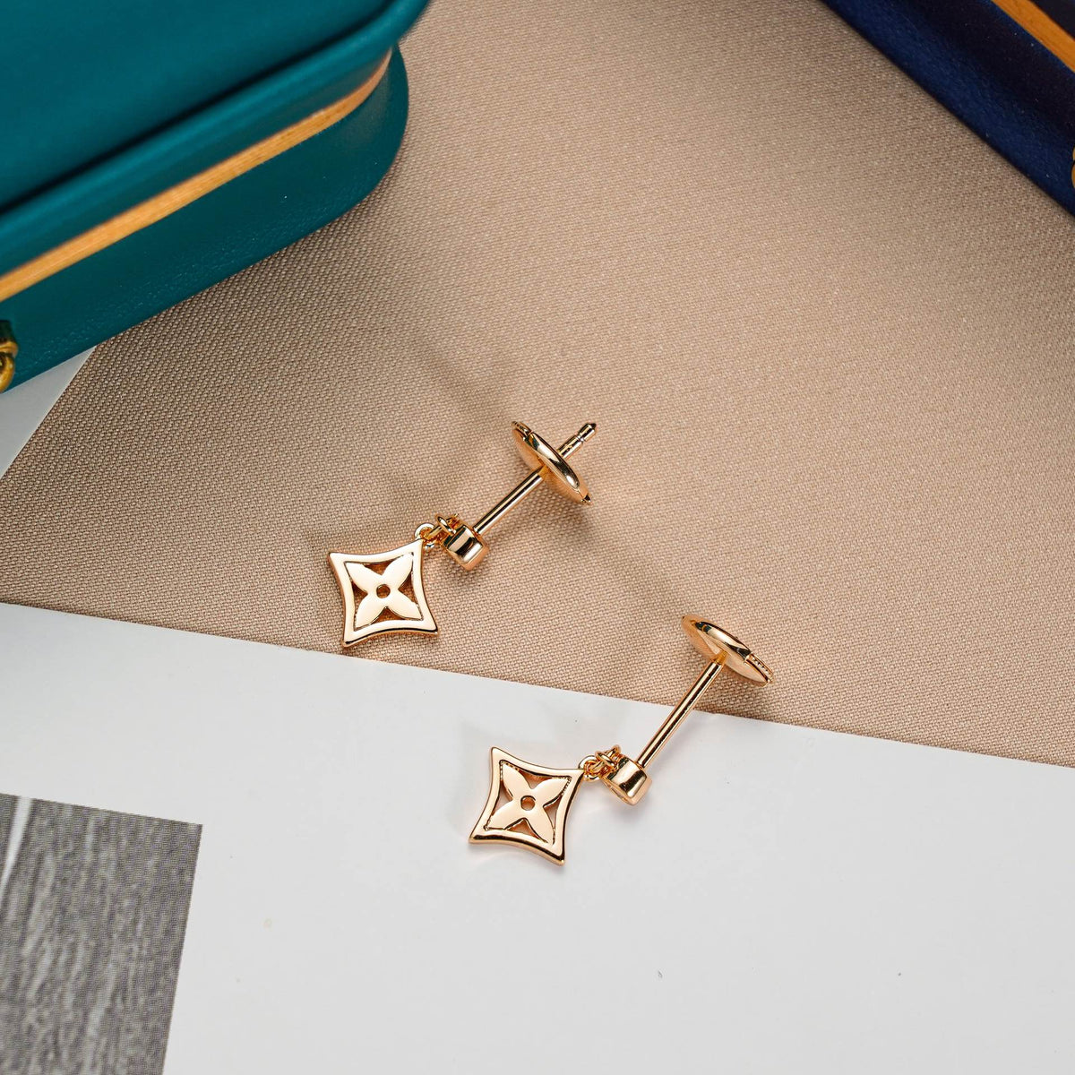 [Avelora Jewelry ]STAR EARRINGS GOLD