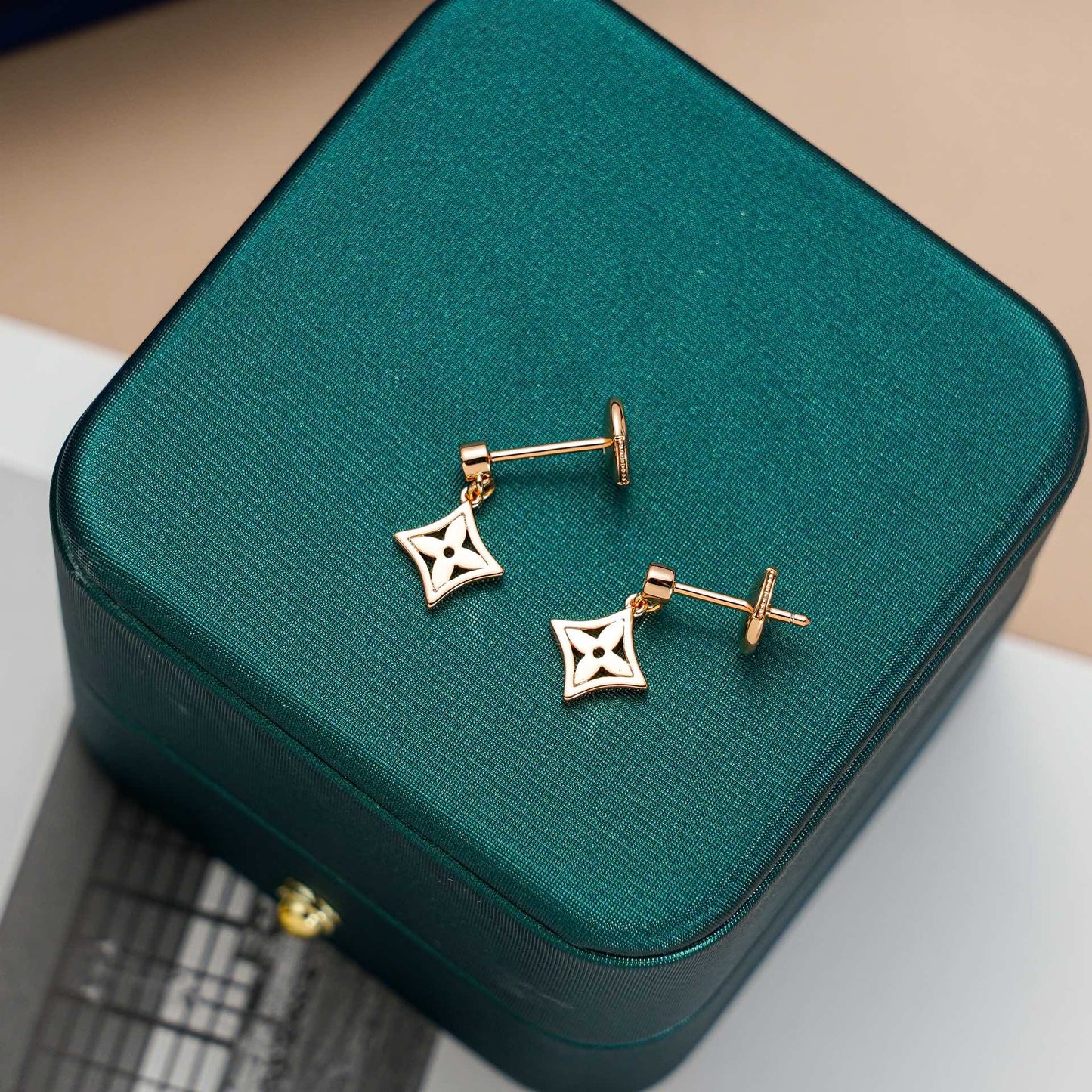[Avelora]STAR EARRINGS GOLD