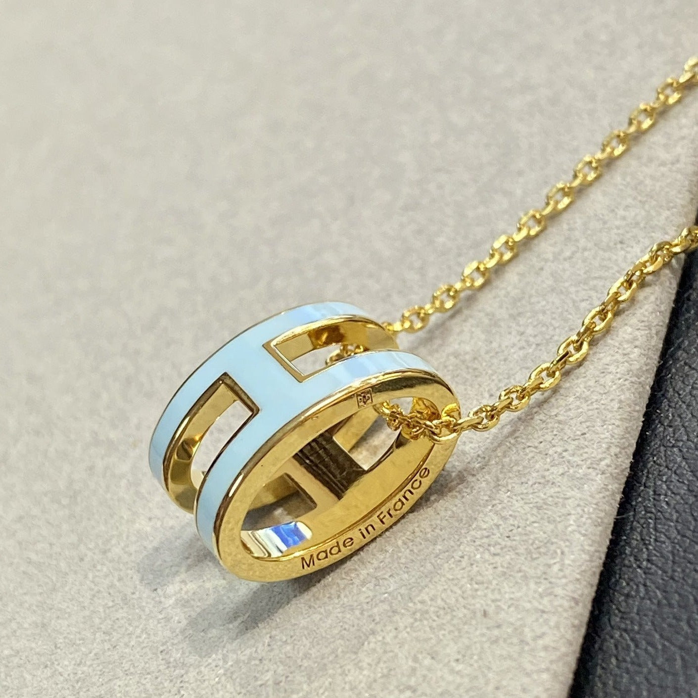 [Avelora]POP H LIGHT BLUE NECKLACE