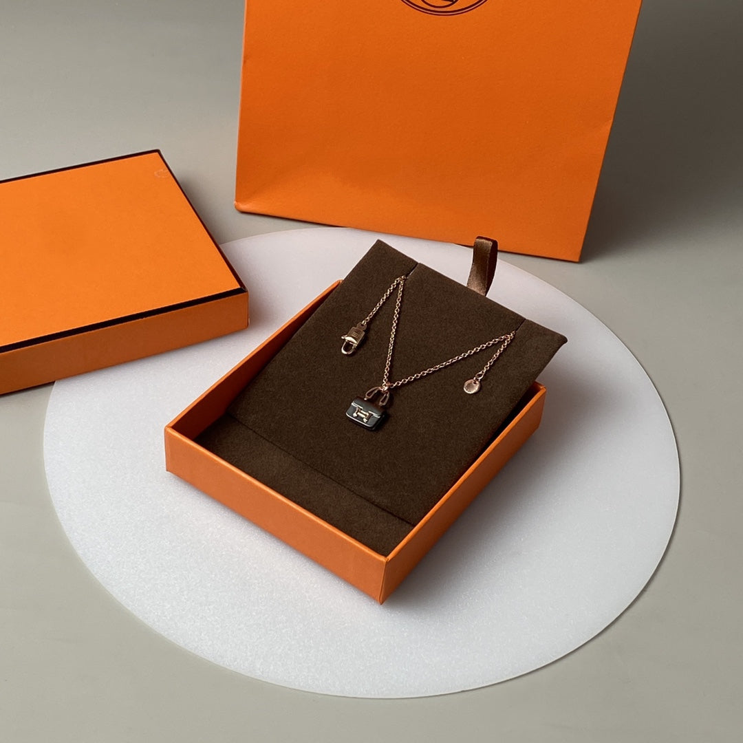 [Avelora Jewelry ]CONSTANCE BLACK PEDANT PINK GOLD NECKLACE