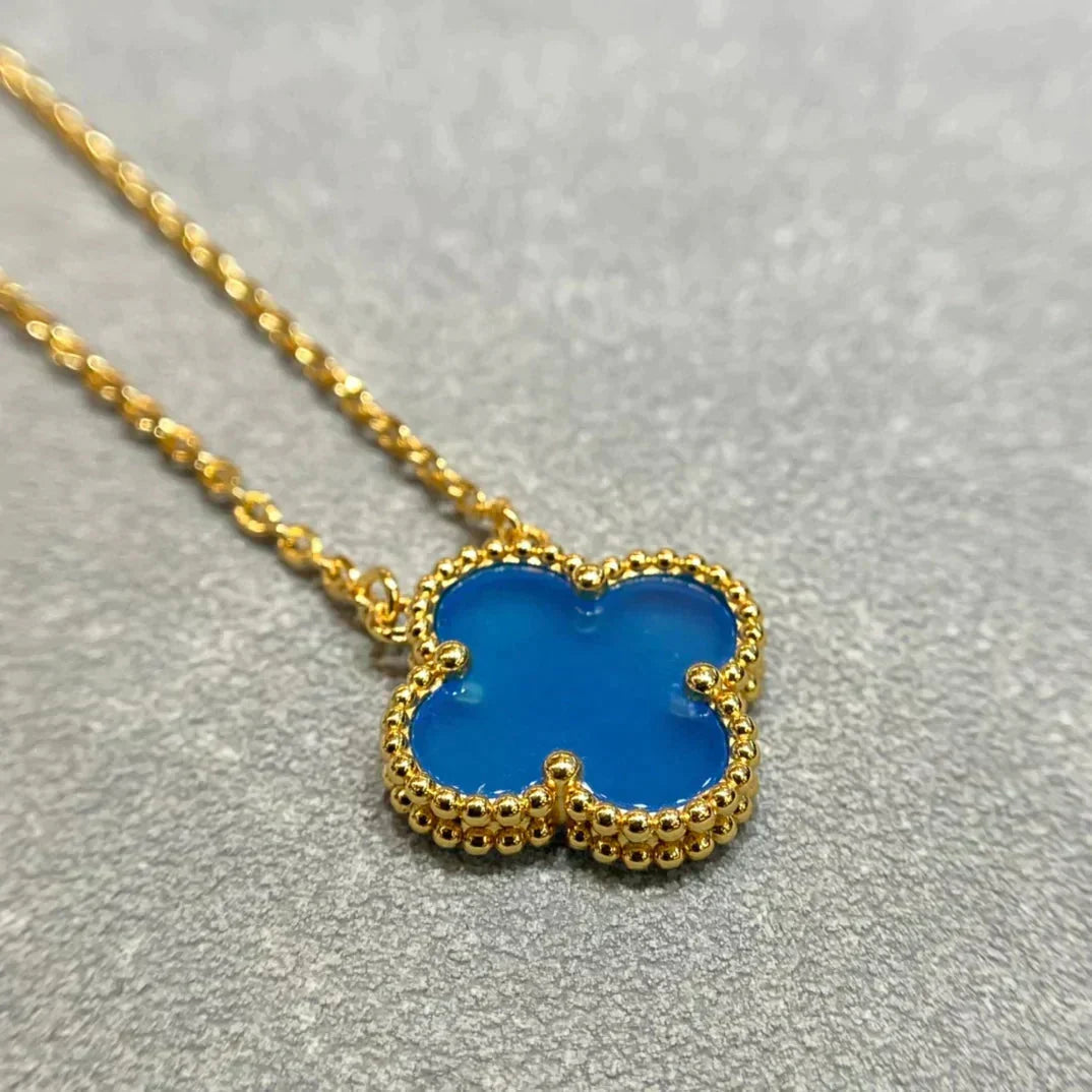 [Avelora Jewelry ]CLOVER 15MM BLUE AGATE NECKLACE