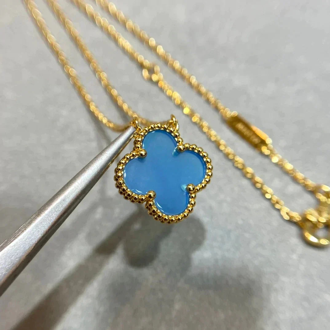 [Avelora Jewelry ]CLOVER 15MM BLUE AGATE NECKLACE