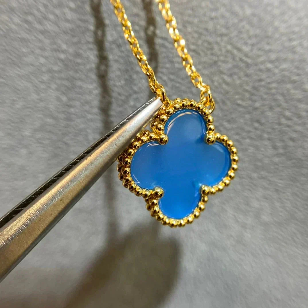 [Avelora Jewelry ]CLOVER 15MM BLUE AGATE NECKLACE
