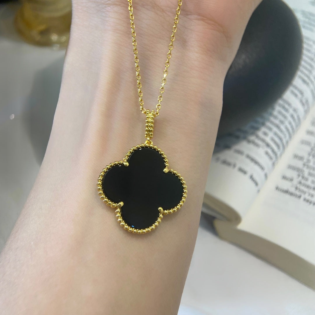 [Avelora Jewelry ]CLOVER 25MM NECKLACE GOLD ONYX