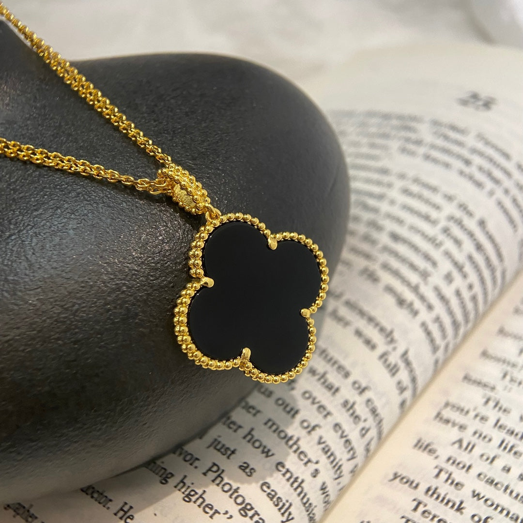 [Avelora Jewelry ]CLOVER 25MM NECKLACE GOLD ONYX