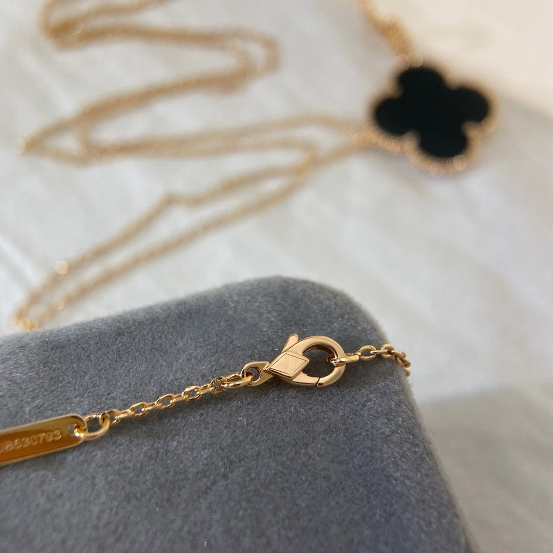 [Avelora Jewelry ]CLOVER 25MM NECKLACE GOLD ONYX