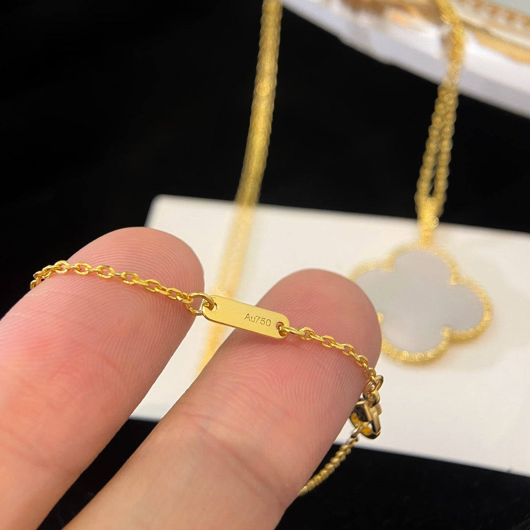 [Avelora Jewelry ]CLOVER 25MM MOP LARGE PENDANT NECKLACE