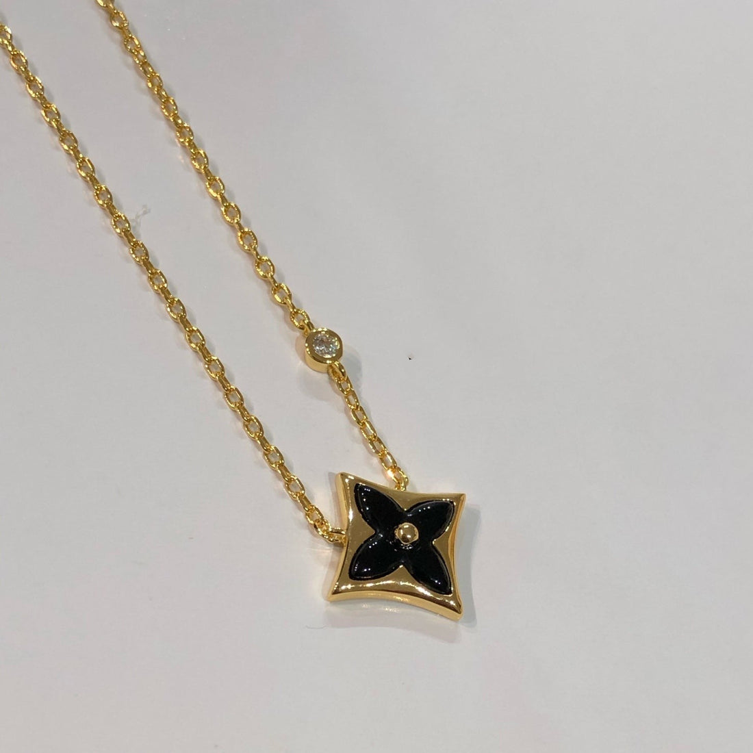 [Avelora Jewelry ]STAR BLACK MOP NECKLACE