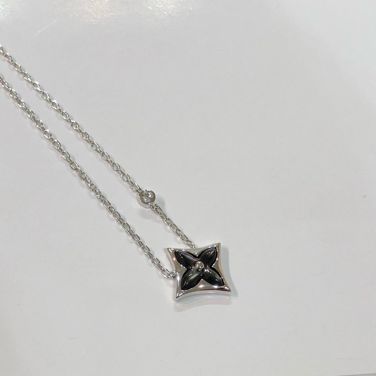 [Avelora Jewelry ]STAR BLACK MOP NECKLACE