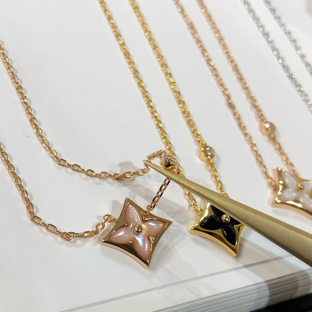 [Avelora Jewelry ]STAR BLACK MOP NECKLACE