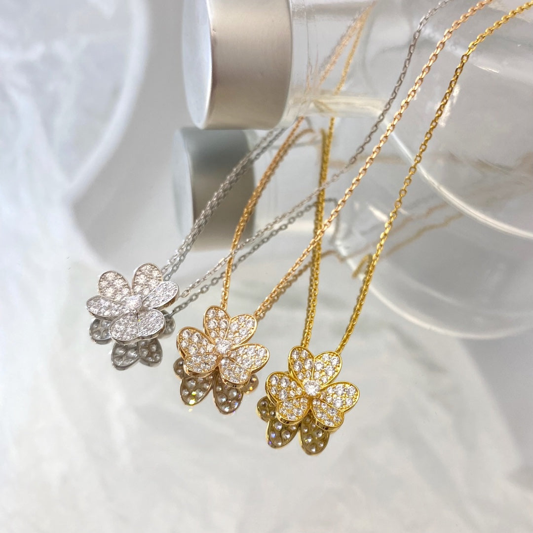 [Avelora]PAVÉ DIAMOND FLOWER CHARM NECKLACE
