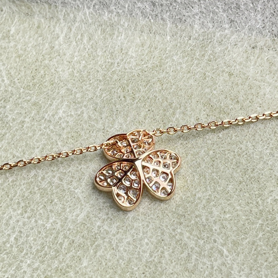 [Avelora]PAVÉ DIAMOND FLOWER CHARM NECKLACE