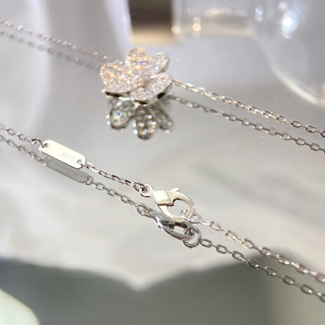 [Avelora]PAVÉ DIAMOND FLOWER CHARM NECKLACE