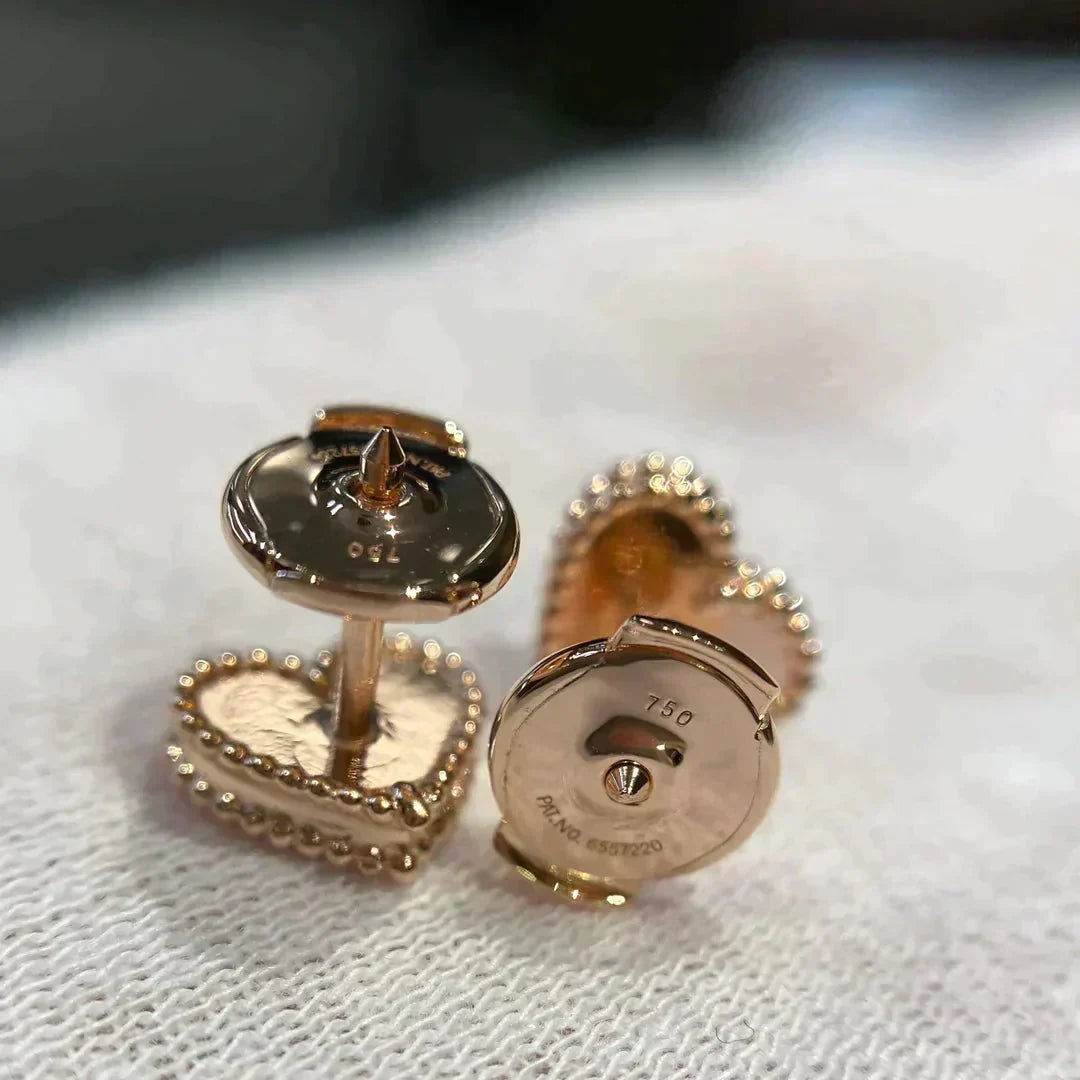 [Avelora Jewelry ]HEART CARNELIAN STUD EARRINGS