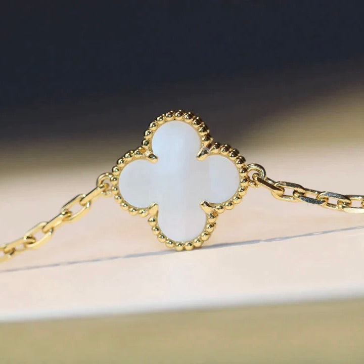 [Avelora Jewelry ]CLOVER 20 MOTIFS WHITE MOP NECKLACE