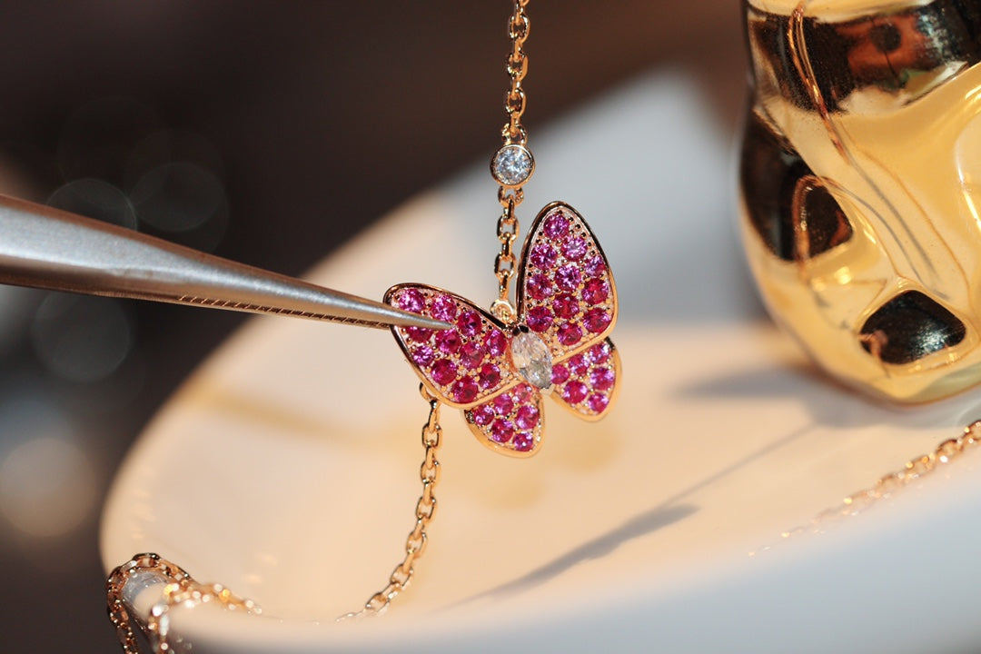 [Avelora Jewelry ]BUTTERFLY RED DIAMOND ROSE GOLD NECKLACE