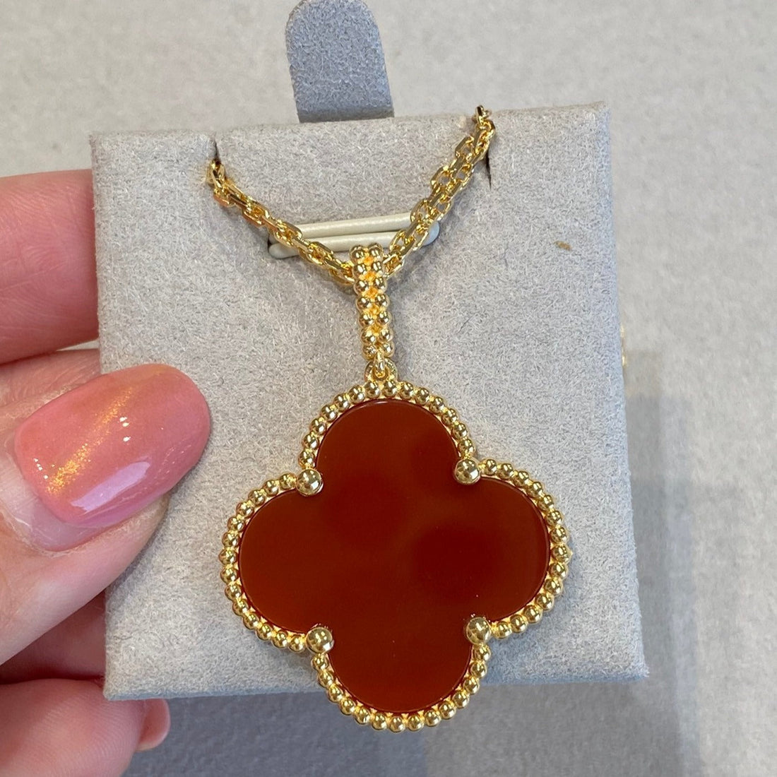 [Avelora Jewelry ]CLOVER 25MM NECKLACE GOLD CARNELIAN
