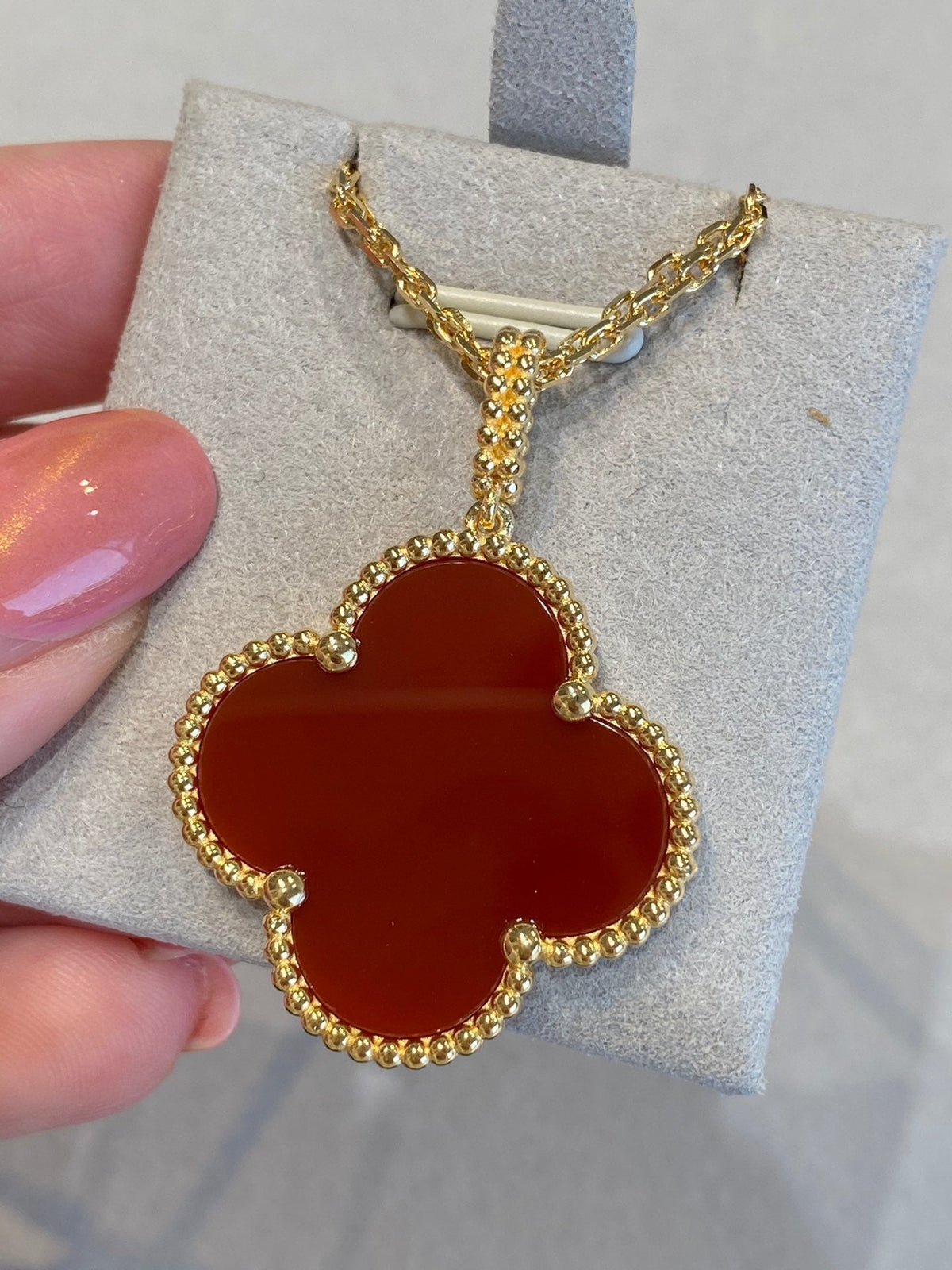 [Avelora Jewelry ]CLOVER 25MM NECKLACE GOLD CARNELIAN