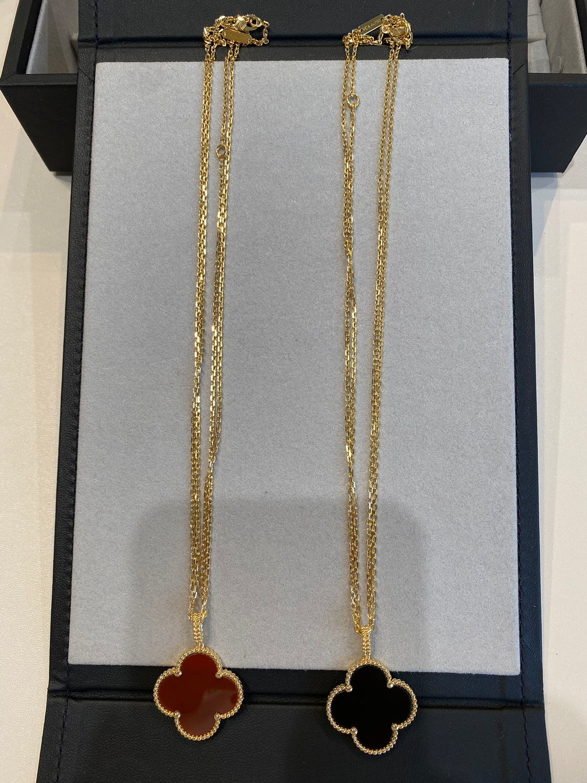 [Avelora Jewelry ]CLOVER 25MM NECKLACE GOLD CARNELIAN
