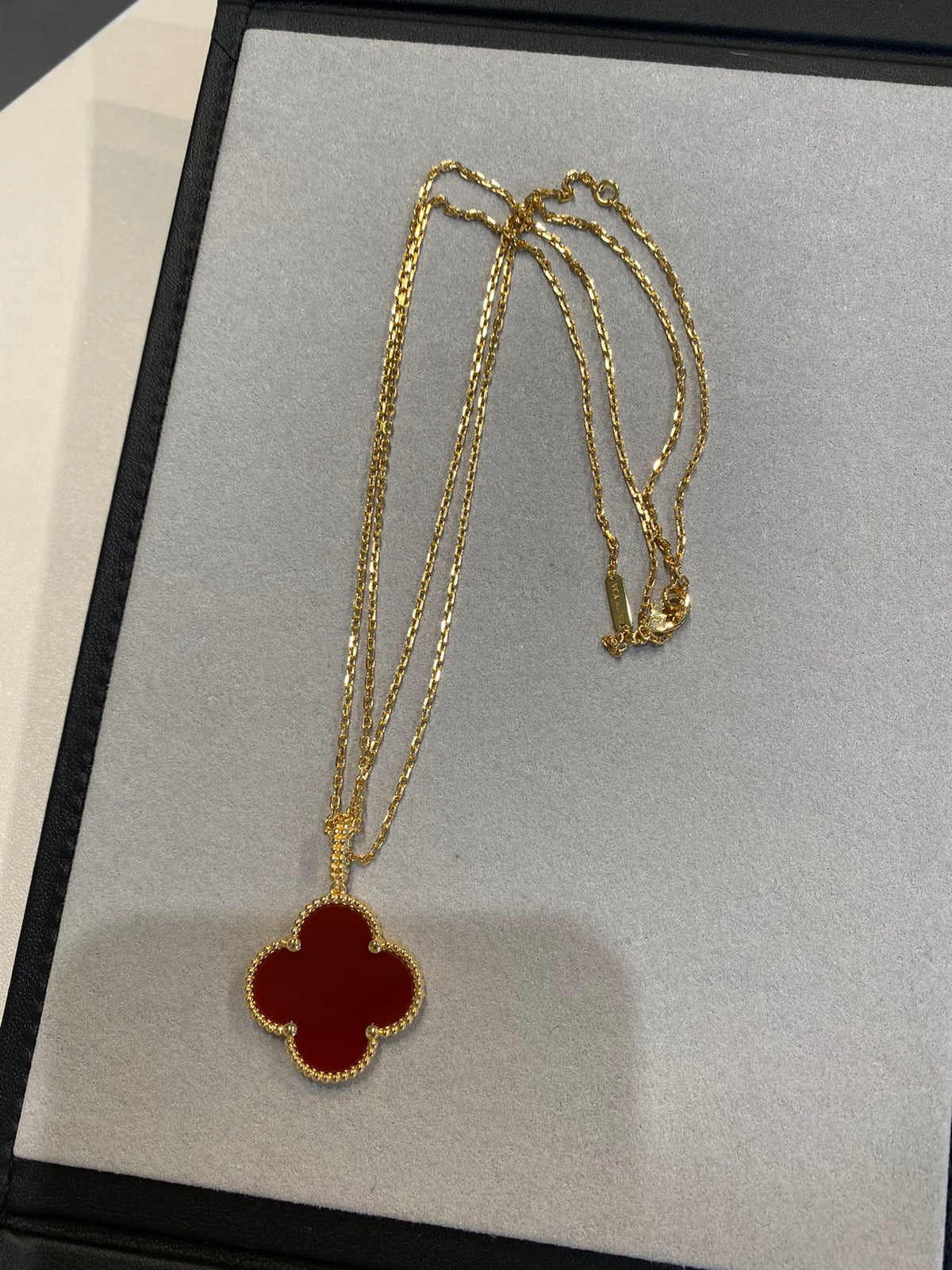 [Avelora Jewelry ]CLOVER 25MM NECKLACE GOLD CARNELIAN