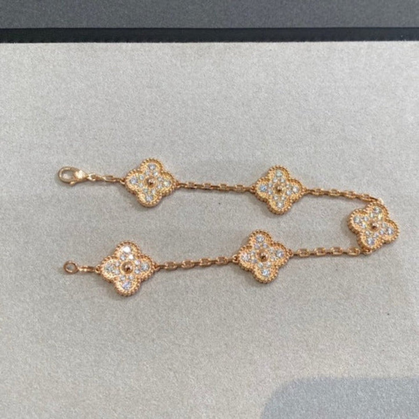[Avelora]LUCKY CLOVER 5-MOTIF BRACELET - FULL-DIAMOND