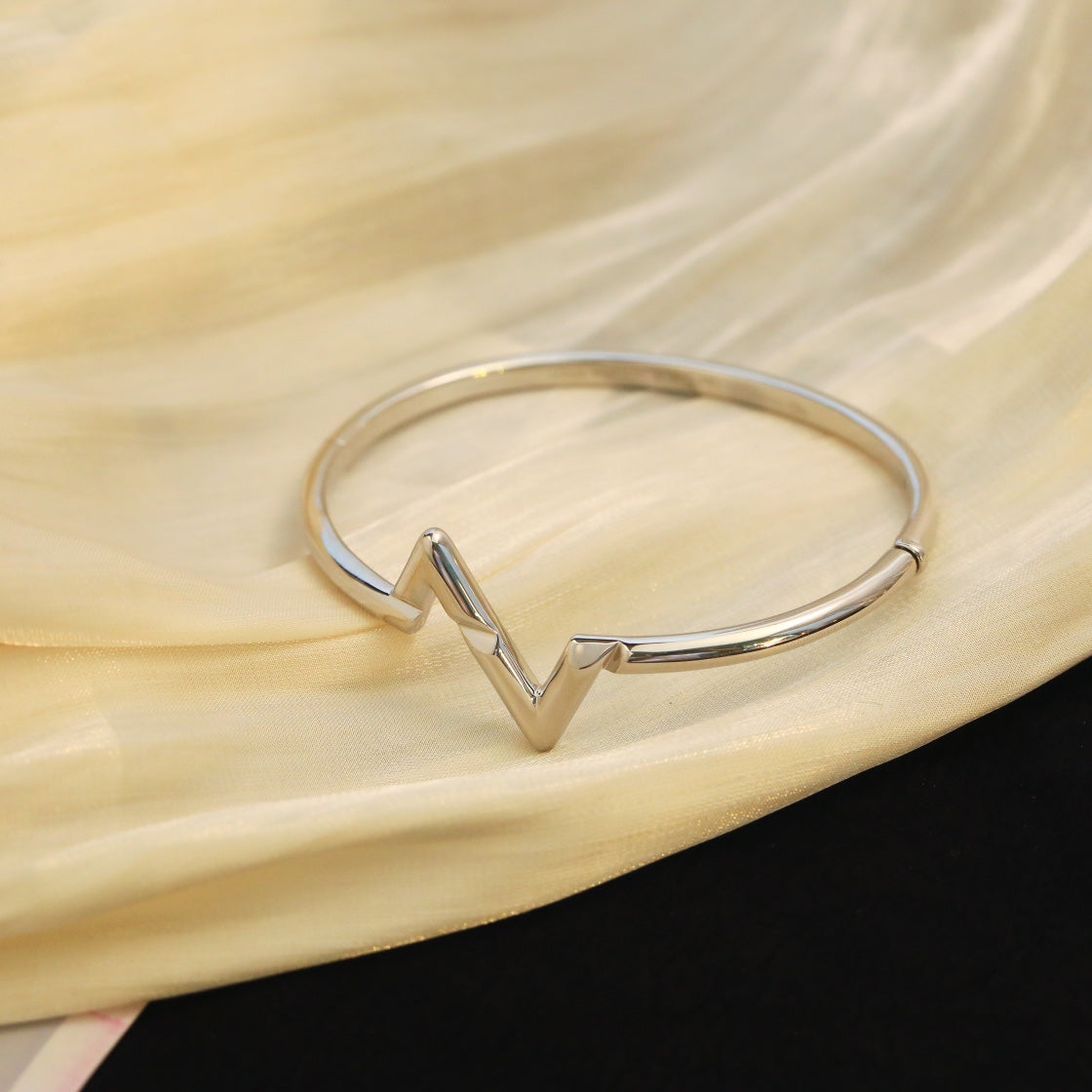 [Avelora Jewelry ]VOLTE UPSITE DOWN BRACELET