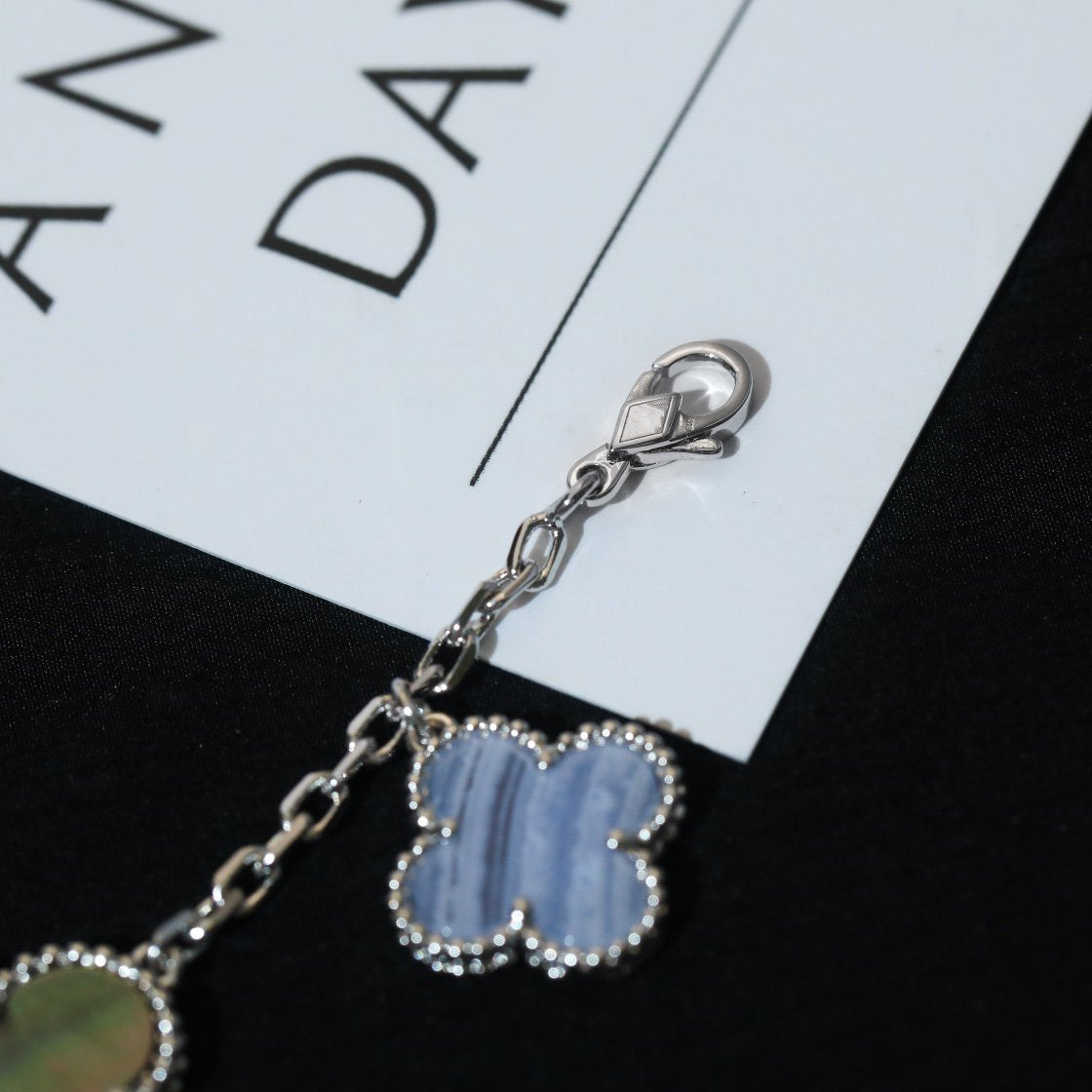 [Avelora Jewelry ]CLOVER BRACELET 5 MOTIFS MOP CHALCEDONY SILVER