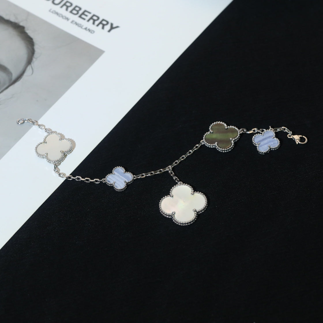 [Avelora Jewelry ]CLOVER BRACELET 5 MOTIFS MOP CHALCEDONY SILVER