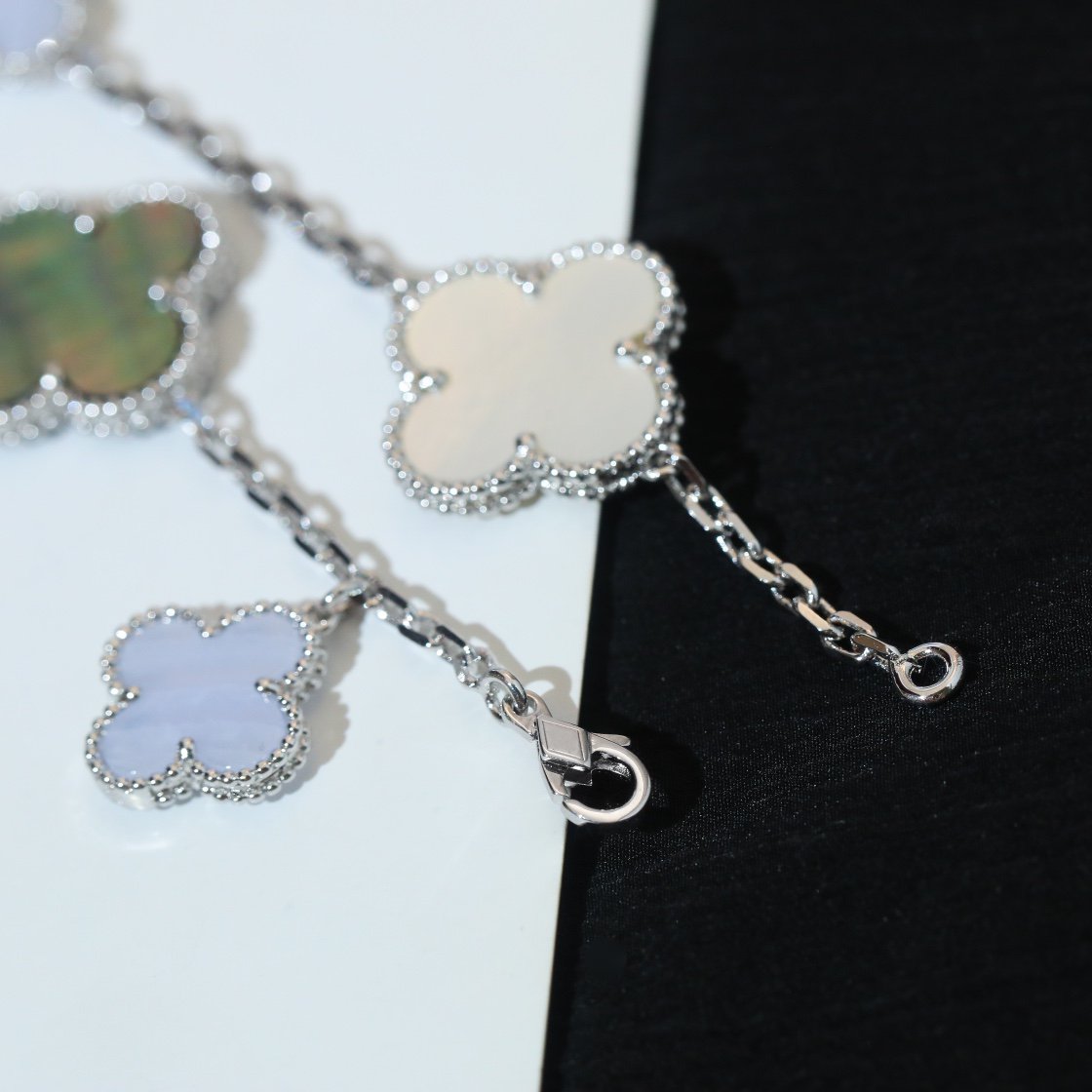 [Avelora Jewelry ]CLOVER BRACELET 5 MOTIFS MOP CHALCEDONY SILVER